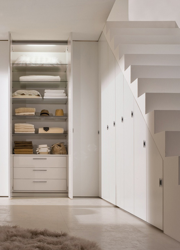 ropero-bajo-la-escalera